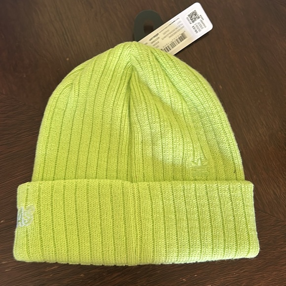 Adidas beanie unisex NWT - Picture 2 of 3